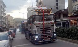 Kamyoncunun düğün konvoyu böyle olur
