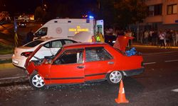 KOCAELİ - İki otomobilin çarpıştığı kazada 6 kişi yaralandı