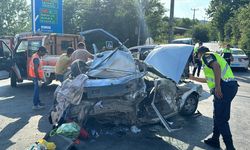 KOCAELİ - Tırın 2 otomobile çarptığı kazada 4 kişi yaralandı