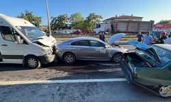 KOCAELİ - Zincirleme trafik kazasında 6 kişi yaralandı