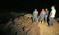 MUĞLA - Bodrum'da içme suyu isale hattındaki patlama nedeniyle yol çöktü