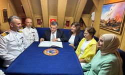 Vali Özarslan, Sinop limanına demirleyen TCG Preveze denizaltısını ziyaret etti