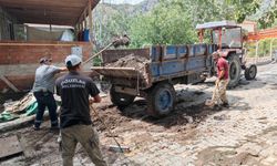 GÜNCELLEME - Çorum'un Oğuzlar ilçesinde şiddetli yağışın ardından temizlik çalışması başladı