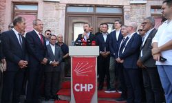 BALIKESİR - CHP Genel Başkanı Özel, partisinin Ayvalık İlçe Başkanlığı ziyaretinde konuştu (2)