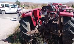 Bayburt'ta hafif ticari araç ile traktörün çarpıştığı kazada 1 kişi öldü