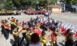 Eynesil'de "İlköğretim Haftası" törenle kutlandı