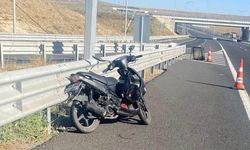 Bariyerlere çarpan motosikletin sürücüsü yaralandı