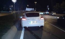 Pendik’te otomobilin çarptığı motosiklet, kontrolden çıkarak park halindeki araca çarptı: 1 yaralı