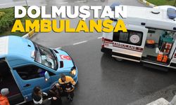 Sinoplu dolmuş şoförü fenalaşan yolcuyu ambulansa yetiştirdi