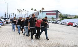 HATAY - Bir kişinin bıçaklanarak öldürülmesiyle ilgili yakalanan 5 şüpheli tutuklandı