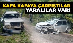 İki araç kafa kafaya çarpıştı