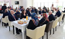 Gazi ve şehit aileleri yemekte buluştu