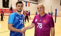 Baba ve oğlu parkede rakip oldu