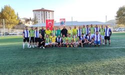 Çorum İskilip'te eski futbolcular gösteri maçı yaptı