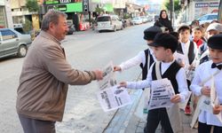 Cumhuriyet'in 101. yılı için Samsun'da öğrenciler gazete dağıttı, Tokat'ta polisler klip çekti