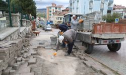 Kavak Belediyesi bozulan yolların onarımı için çalışma yapıyor