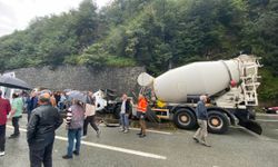 Rize'de kamyon ile çarpışan beton mikserindeki 2 kişi yaralandı