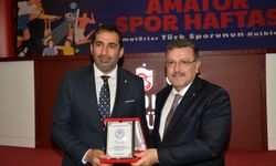 Trabzonspor Kulübü Asbaşkanı Zeyyat Kafkas, "En iyi spor adamı" seçildi