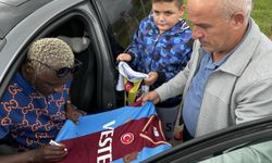 Trabzonspor'un eski futbolcusu Yattara, Düzce'de halı saha açılışına katıldı