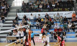 Turgutlu Belediyespor Voleybol Takımı doludizgin ilerliyor