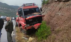 KARABÜK - Toprak yığınına çarpan arazözdeki 3 kişi yaralandı