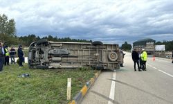 KASTAMONU - Okul servisi ile tırın çarpışması sonucu 12'si öğrenci 13 kişi yaralandı