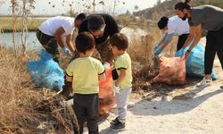 MUĞLA - Güllük Körfezi'nde deniz yoluyla gelen atıklar temizlendi