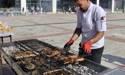 Sinop'ta ızgarada pişirilen bin palamut şenlikte dağıtıldı