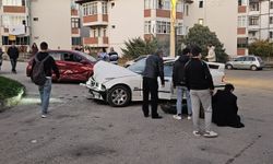 Karabük'te iki otomobilin çarpıştığı kazada 1 kişi yaralandı