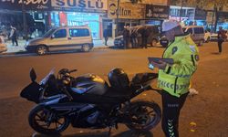 Samsun'da motosiklet yayaya çarptı