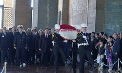 ANKARA - DEVA Partisi Genel Başkanı Babacan ve partililer Anıtkabir'i ziyaret etti