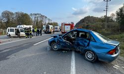 BARTIN - Otomobille hafif ticari araç çarpıştı, 7 kişi yaralandı