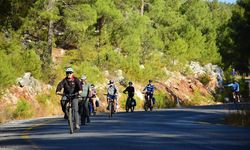 MUĞLA - Bodrum'a kruvaziyerle gelen turistler, doğal güzelliklere pedal çevirerek ulaşıyor