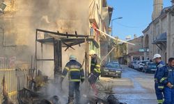 Tokat'ta piknik tüpü patlayan taksi durağı yandı