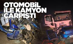 Kamyon ile otomobil çarpıştı: 5 genç yaşamını yitirdi
