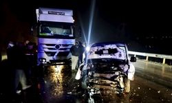 Sinop'ta otomobille tırın çarpışması sonucu 2 kişi öldü, 2 kişi yaralandı