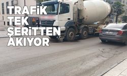 Arızalanan beton mikseri yolu trafiğe kapattı