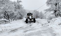 Bafra kırsalında karla mücadele devam ediyor