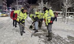 Sinop Belediyesi karla mücadele ordusuyla sahada