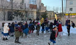 Sinop’ta kar çocukların ayağına geldi