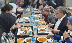 Vali Özarslan, KYK yurdundaki öğrencilerle iftarda buluştu