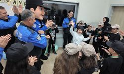 Samsun polisinden özel birey Derin'e sürpriz ziyaret