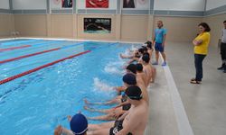 Yenilenen yarı olimpik yüzme havuzu hizmete açıldı