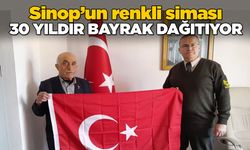 12 bininci Türk bayrağını Garnizon Komutanı'na verdi