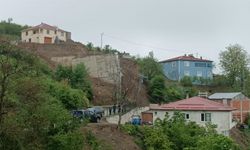 Samsun'da toprak kaydı, istinat duvarı çöktü