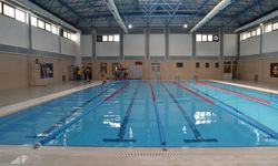 Yenilenen yarı olimpik yüzme havuzu hizmete açıldı