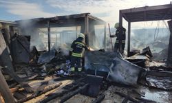 Okul inşaatında 7 konteyner yanarak kullanılamaz hale geldi