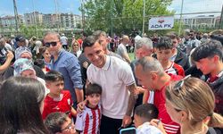 Samsunsporlu oyunculardan sporcu miniklere ziyaret