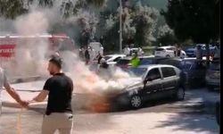 Seyir halindeki otomobil alev aldı