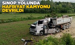 Hafriyat kamyonu yoldan çıkarak şarampole devrildi